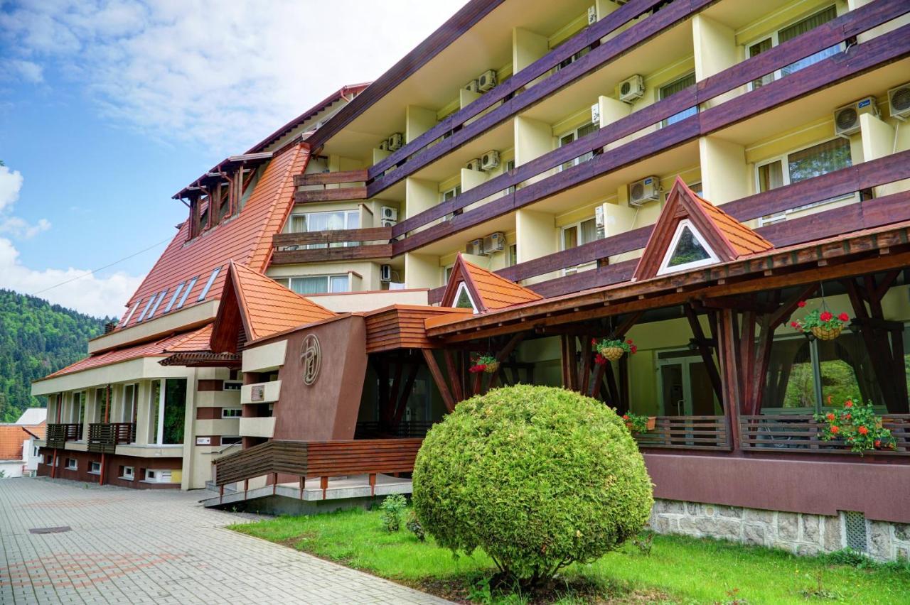 Hotel Ciucas بايلي توشناد المظهر الخارجي الصورة