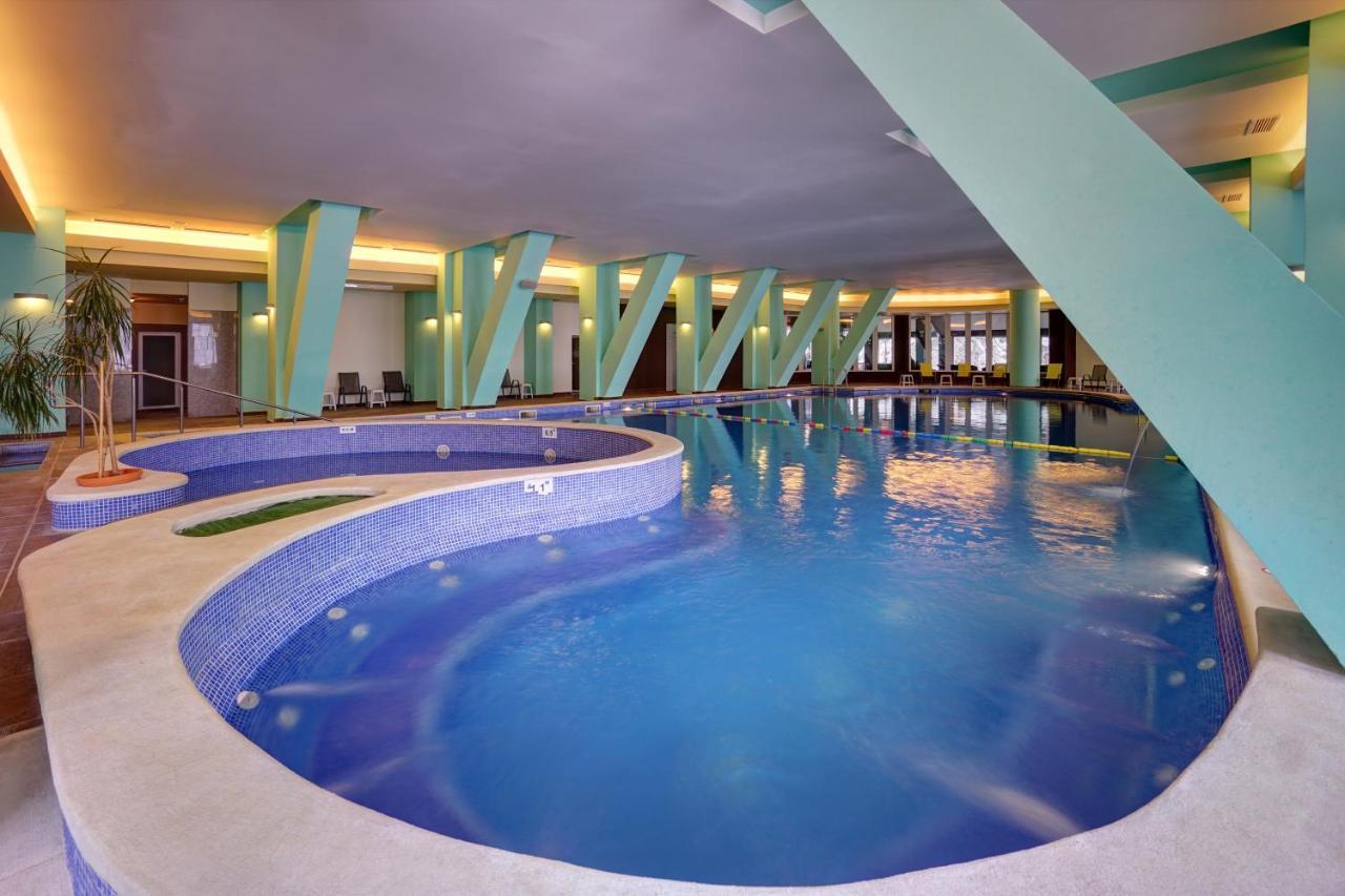 Hotel Ciucas بايلي توشناد المظهر الخارجي الصورة