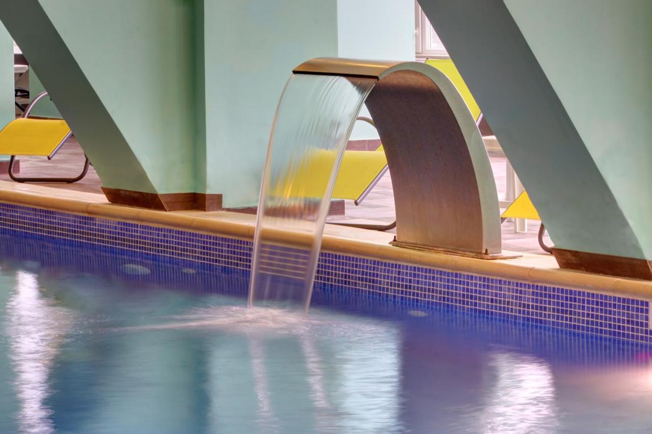 Hotel Ciucas بايلي توشناد المظهر الخارجي الصورة