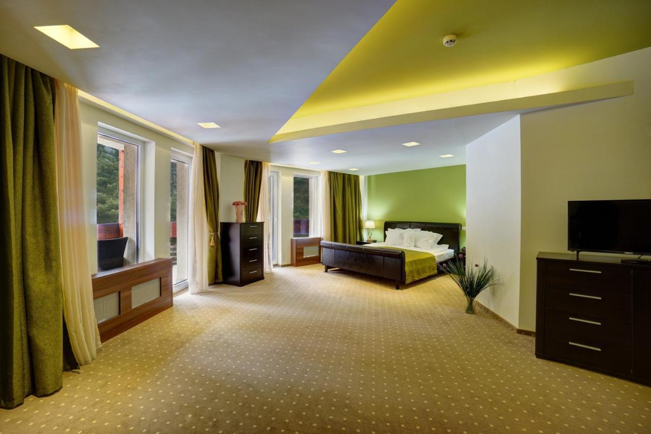 Hotel Ciucas بايلي توشناد المظهر الخارجي الصورة