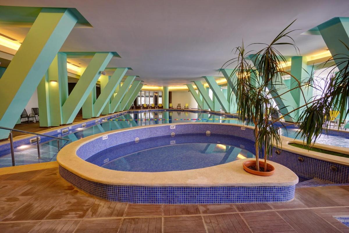 Hotel Ciucas بايلي توشناد المظهر الخارجي الصورة