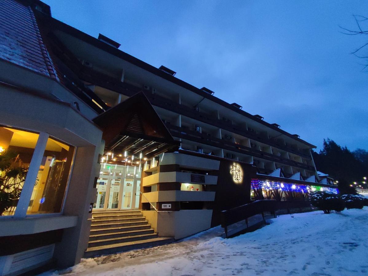 Hotel Ciucas بايلي توشناد المظهر الخارجي الصورة