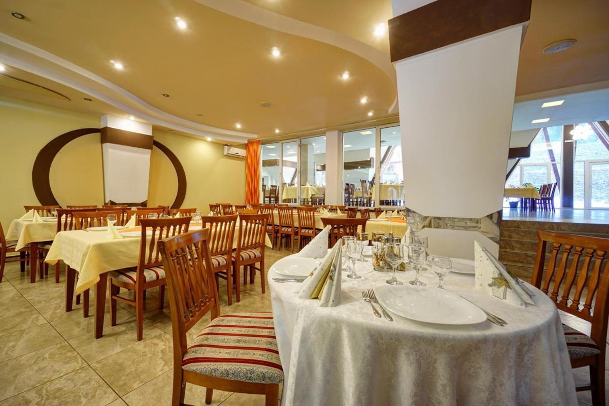 Hotel Ciucas بايلي توشناد المظهر الخارجي الصورة