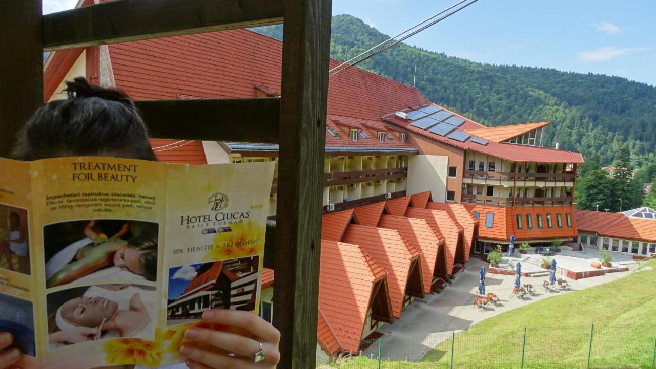 Hotel Ciucas بايلي توشناد المظهر الخارجي الصورة