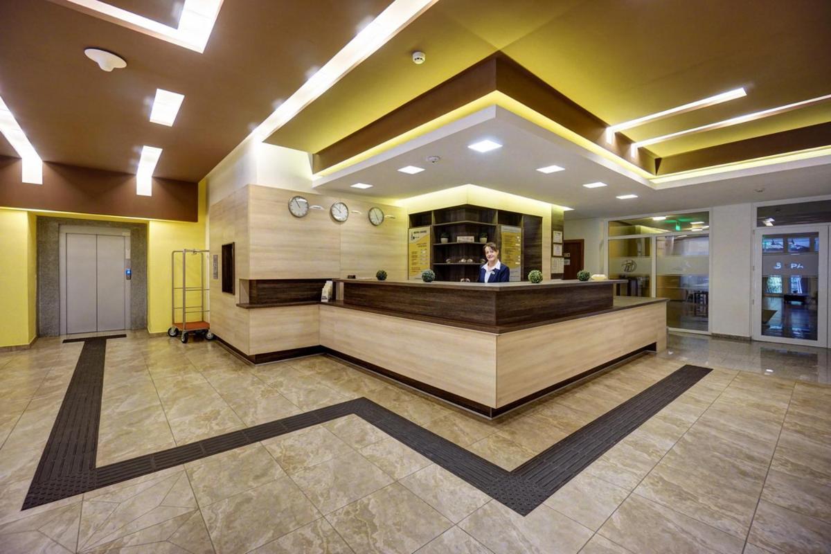 Hotel Ciucas بايلي توشناد المظهر الخارجي الصورة