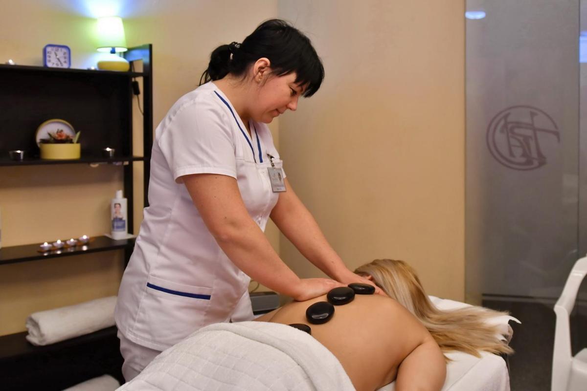 Hotel Ciucas بايلي توشناد المظهر الخارجي الصورة