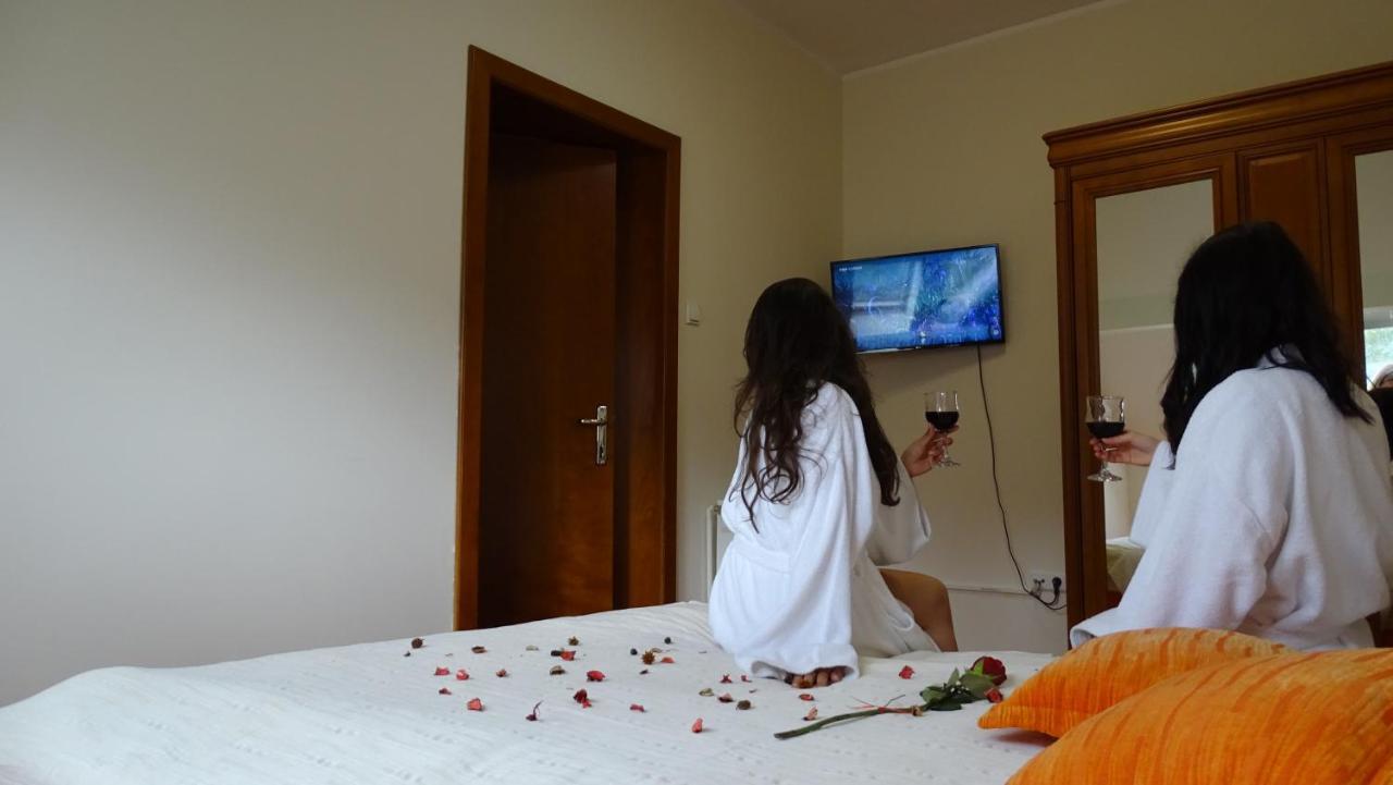 Hotel Ciucas بايلي توشناد المظهر الخارجي الصورة