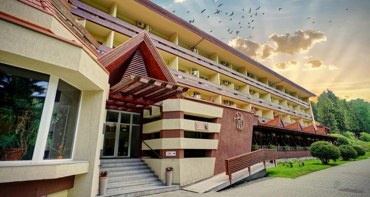Hotel Ciucas بايلي توشناد المظهر الخارجي الصورة